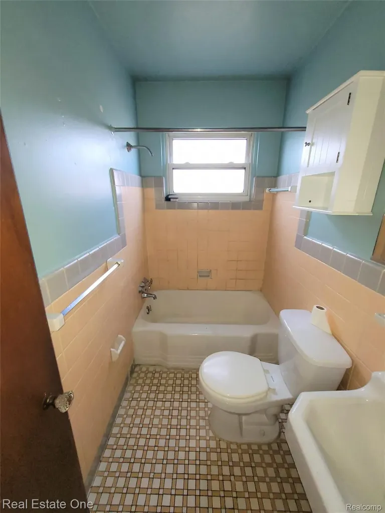 10339 Tireman Avenue Dearborn City MI 48126