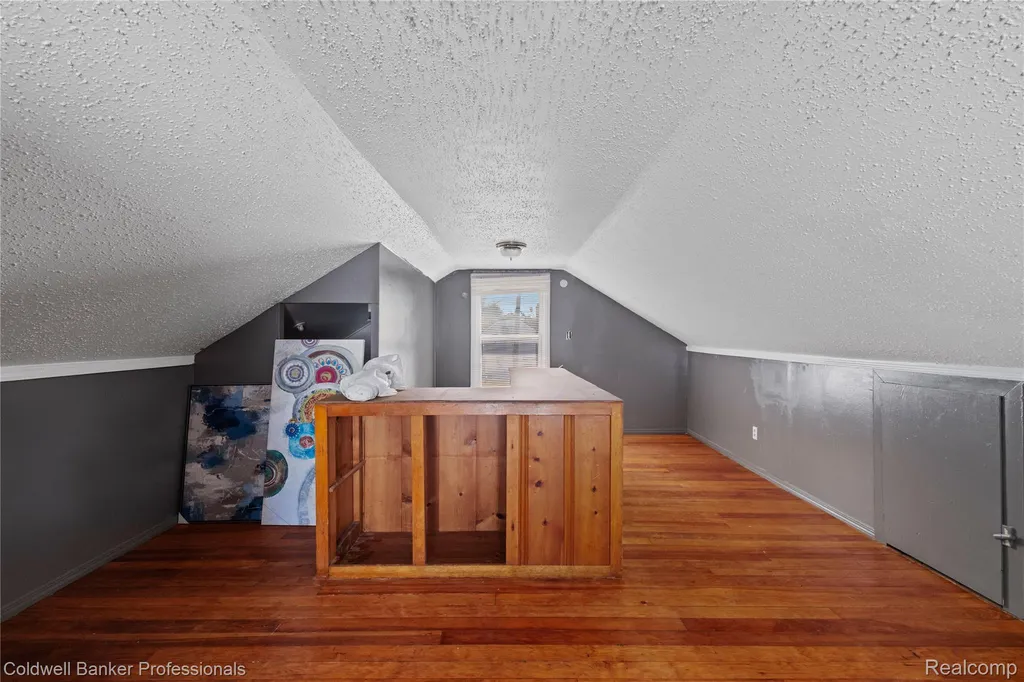 20500 Hickory Street Detroit City MI 48205