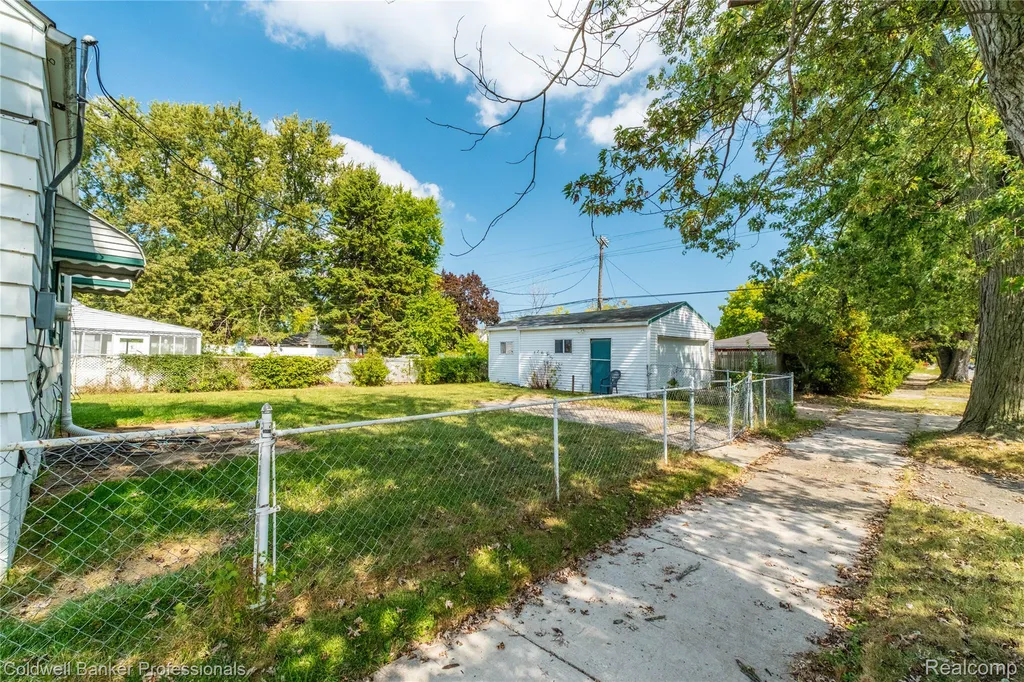 20500 Hickory Street Detroit City MI 48205