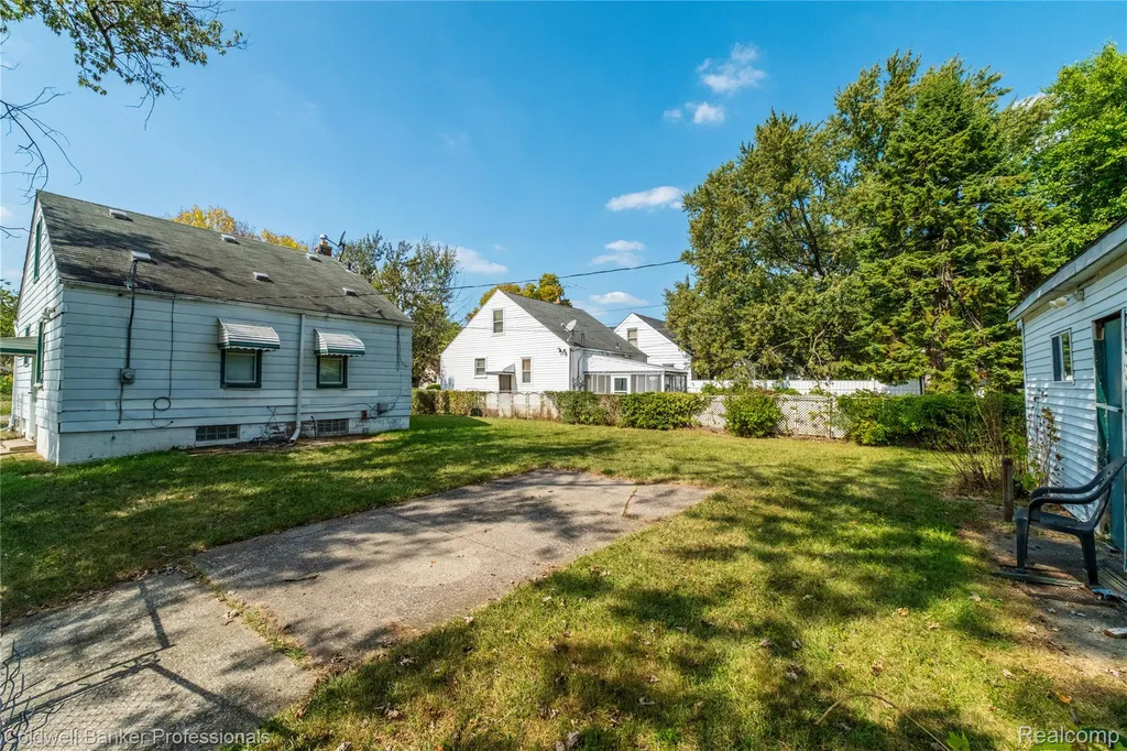 20500 Hickory Street Detroit City MI 48205