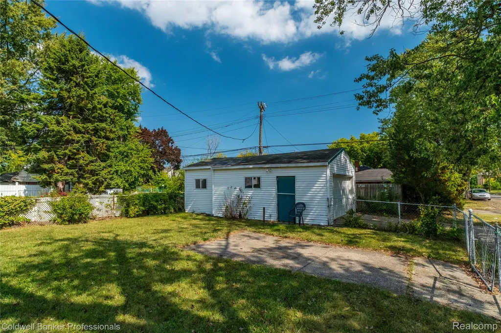 20500 Hickory Street Detroit City MI 48205