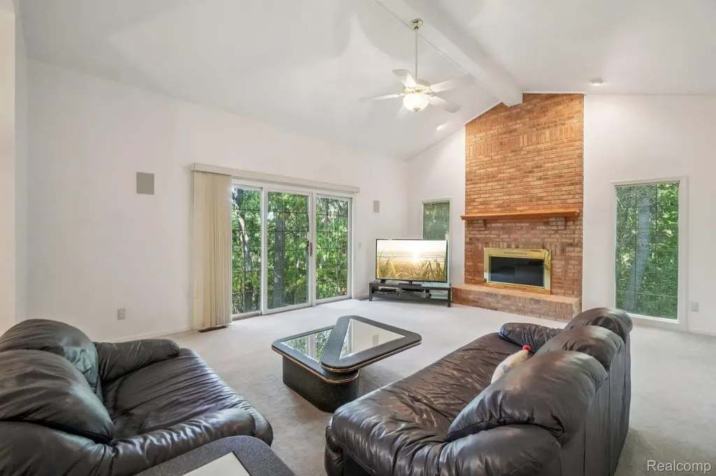 8110 High Point Trail White Lake Charter Township MI 48386