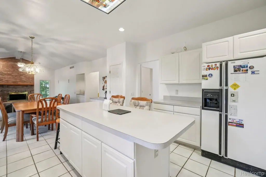 8110 High Point Trail White Lake Charter Township MI 48386