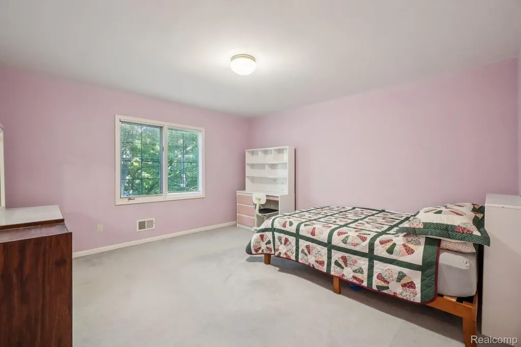 8110 High Point Trail White Lake Charter Township MI 48386