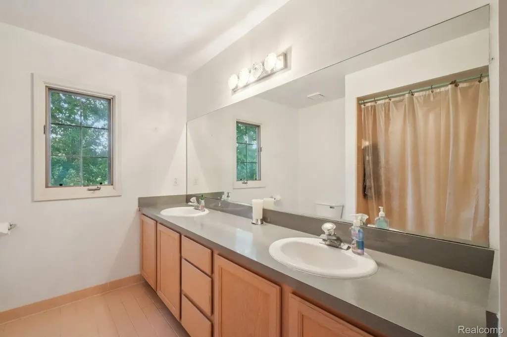 8110 High Point Trail White Lake Charter Township MI 48386