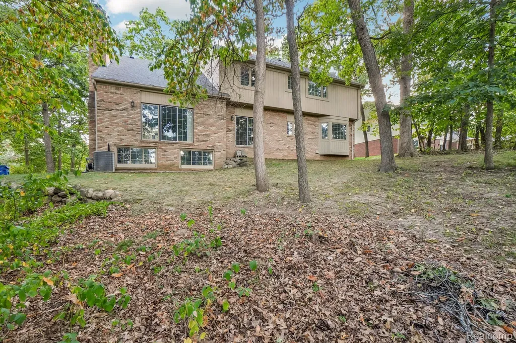 8110 High Point Trail White Lake Charter Township MI 48386