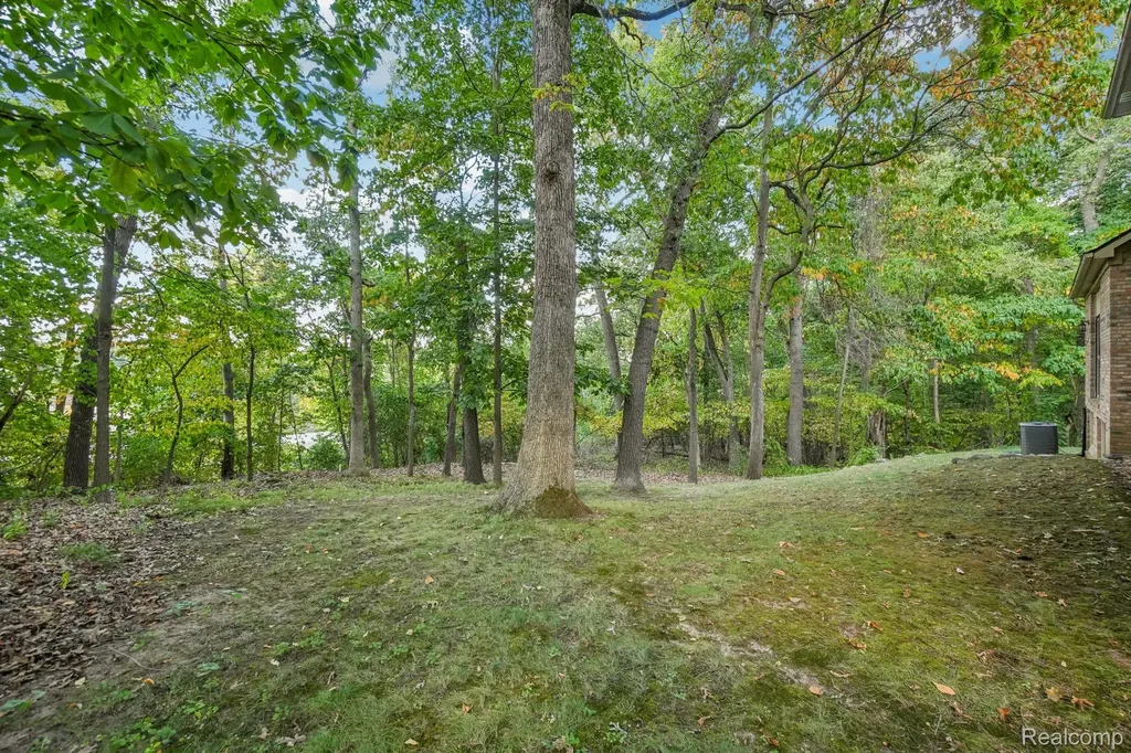 8110 High Point Trail White Lake Charter Township MI 48386