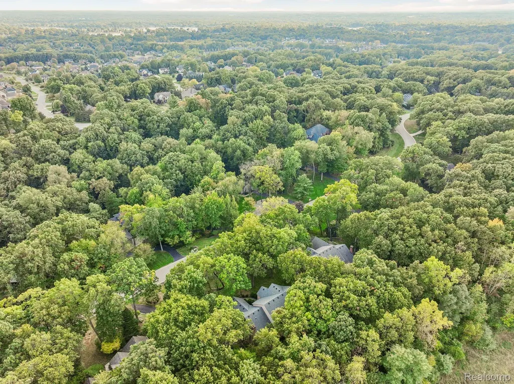 8110 High Point Trail White Lake Charter Township MI 48386