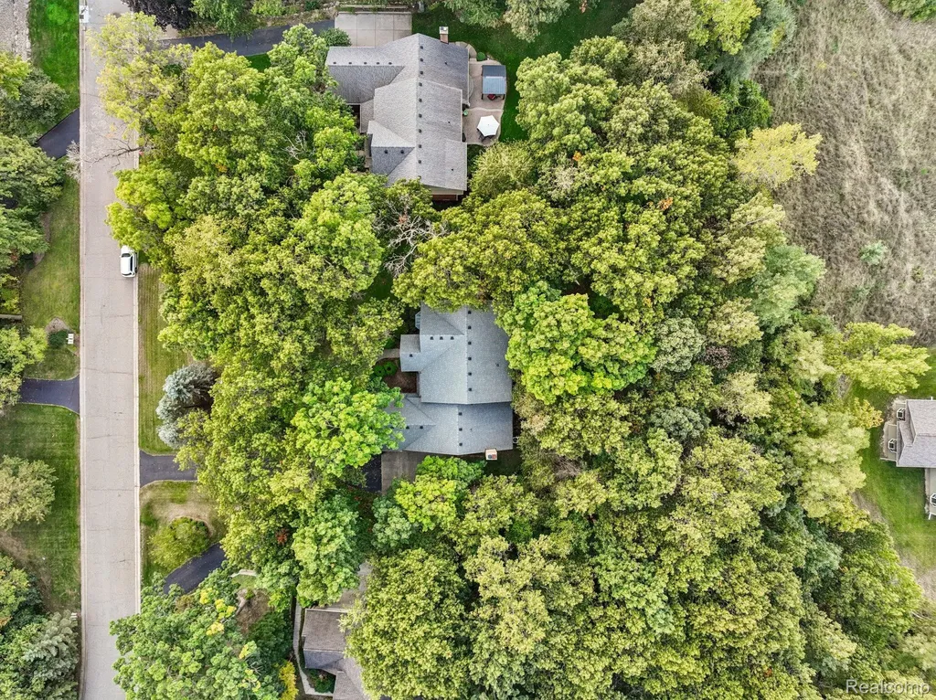 8110 High Point Trail White Lake Charter Township MI 48386