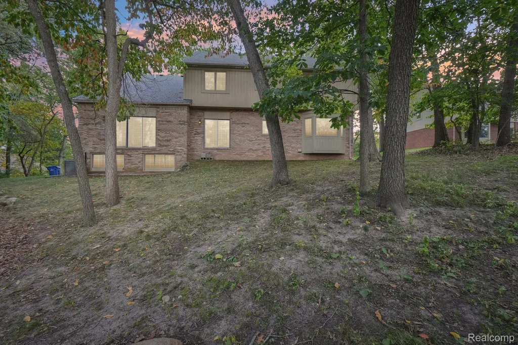 8110 High Point Trail White Lake Charter Township MI 48386