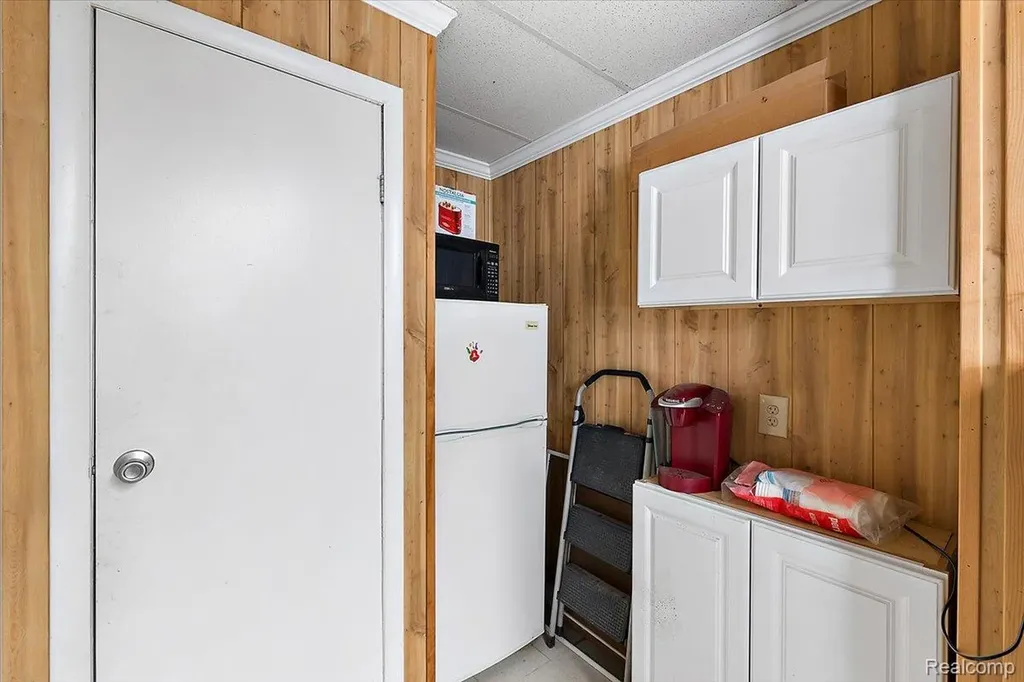 59120 Oasis Center Drive South Lyon City MI 48178