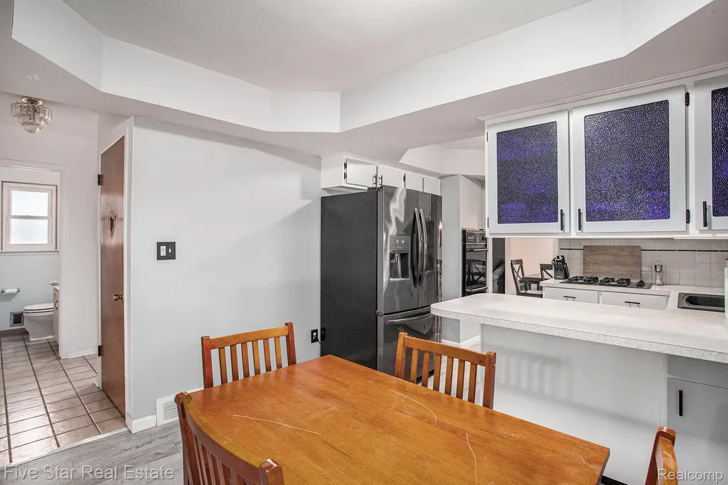 31263 Shaw Drive Warren City MI 48093