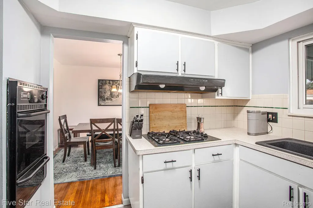 31263 Shaw Drive Warren City MI 48093