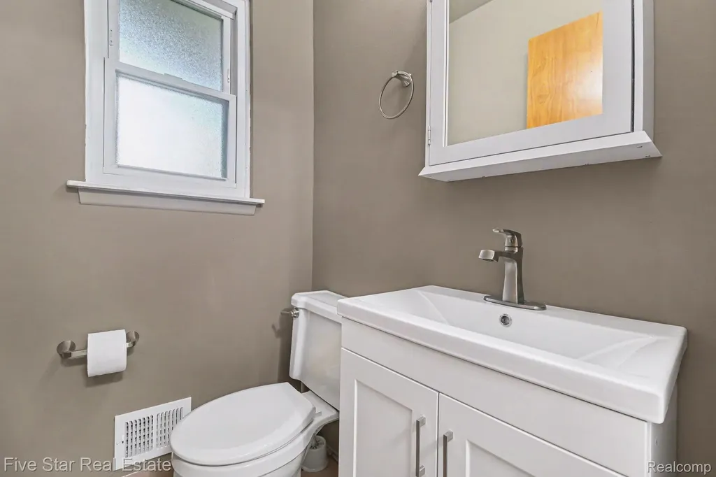 31263 Shaw Drive Warren City MI 48093