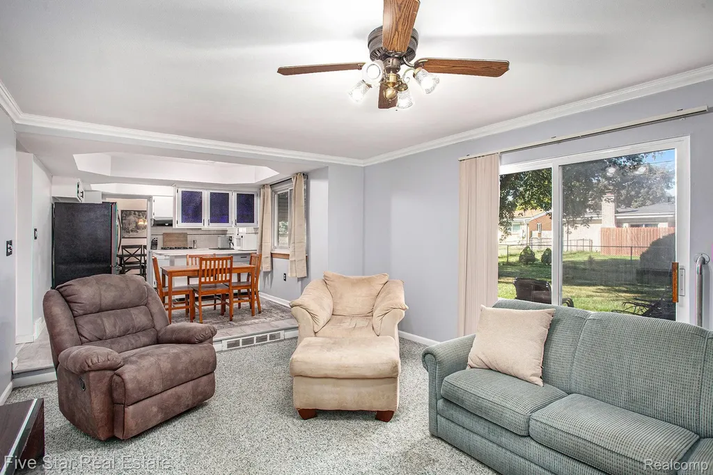 31263 Shaw Drive Warren City MI 48093