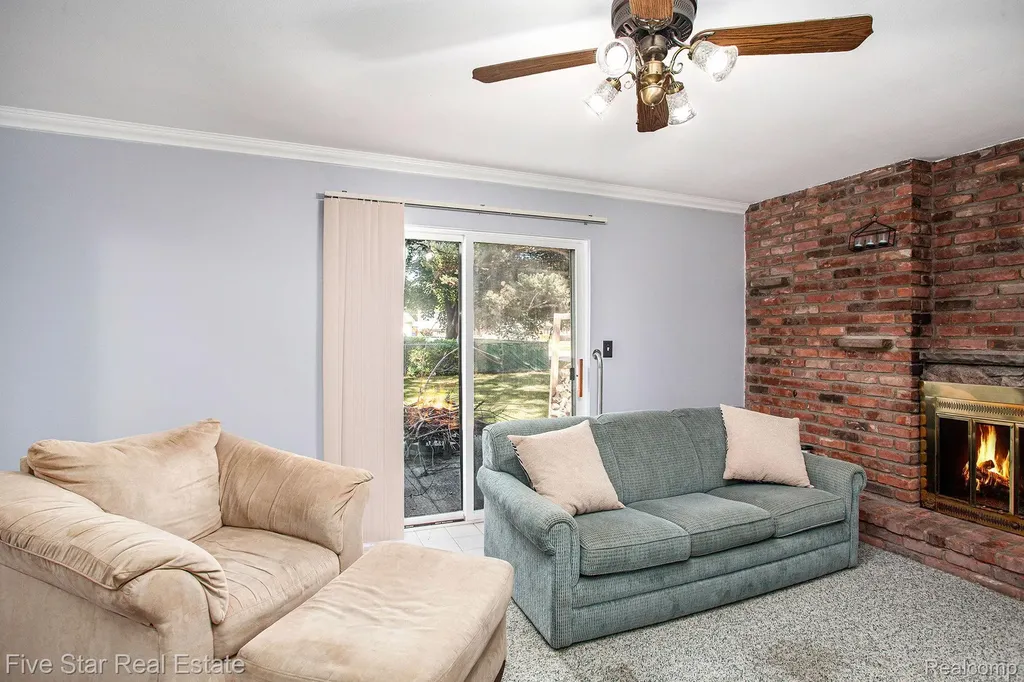 31263 Shaw Drive Warren City MI 48093