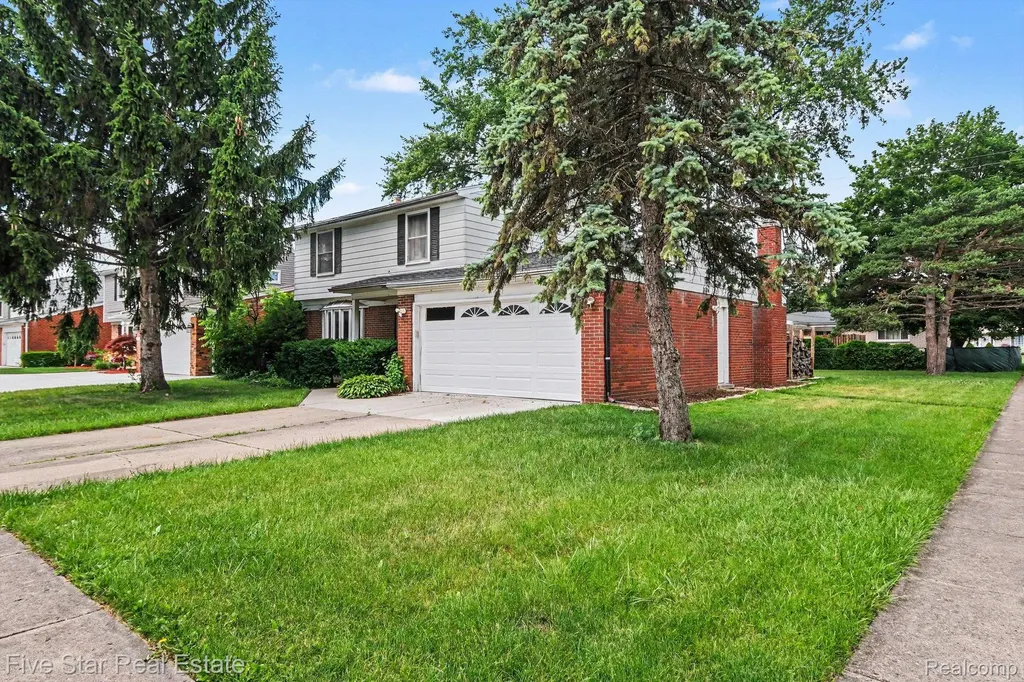 31263 Shaw Drive Warren City MI 48093