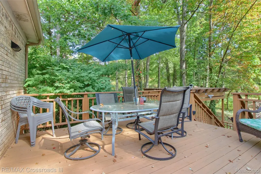 28503 Margaret Lane Huron Charter Township MI 48164