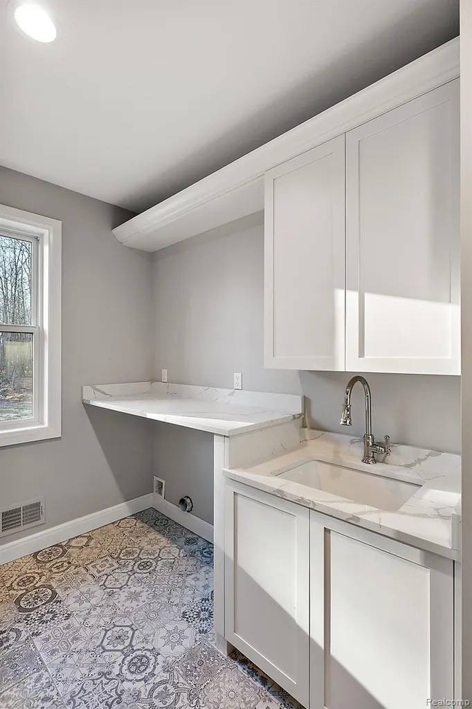 2280 Heidi Drive Addison Township MI 48370
