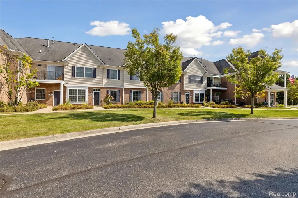 1014 Shiawassee Circle Howell City MI 48843