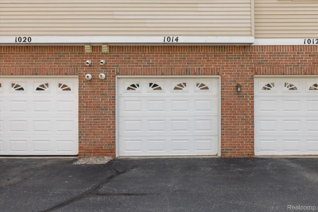 1014 Shiawassee Circle Howell City MI 48843
