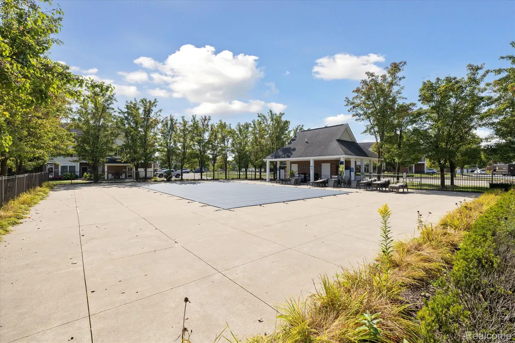 1014 Shiawassee Circle Howell City MI 48843