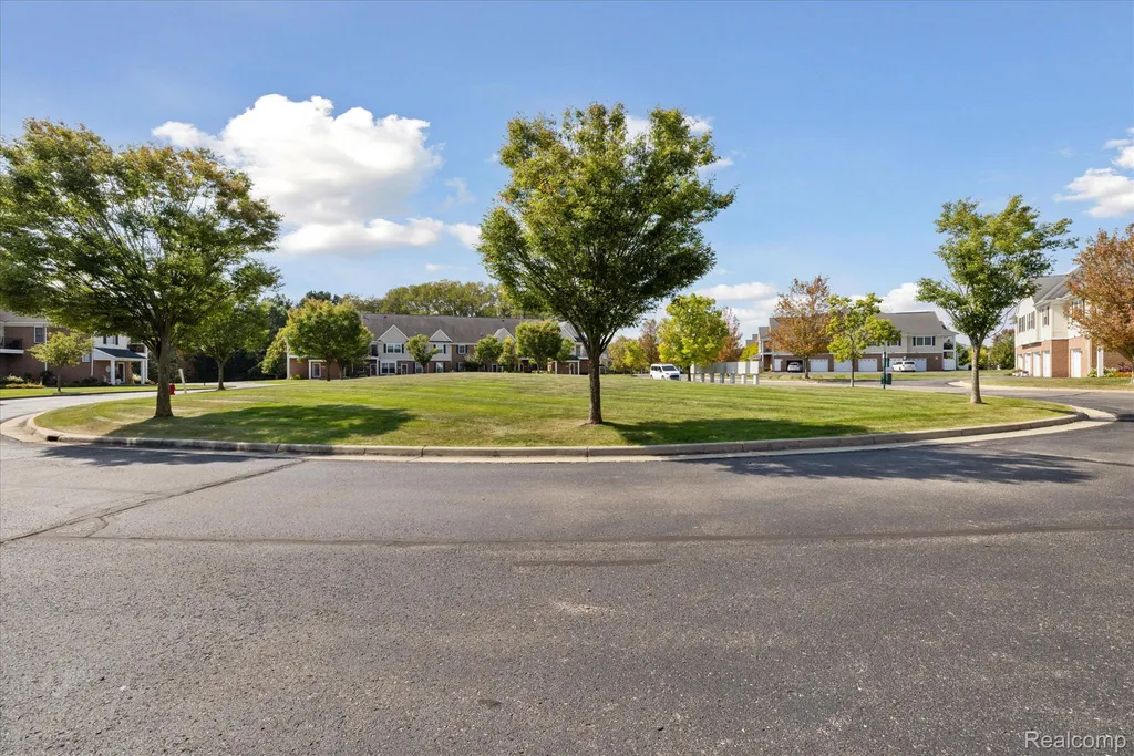 1014 Shiawassee Circle Howell City MI 48843