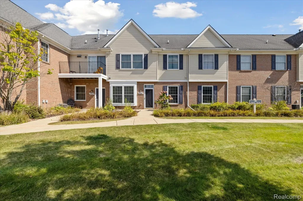 1014 Shiawassee Circle Howell City MI 48843