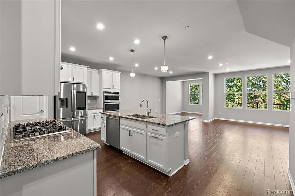 780 Peppermint Drive Rochester Hills City MI 48307