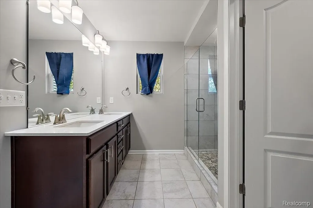 780 Peppermint Drive Rochester Hills City MI 48307