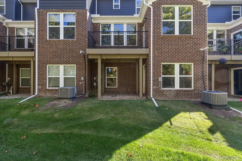 780 Peppermint Drive Rochester Hills City MI 48307