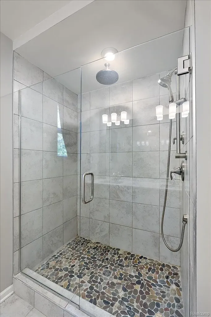 780 Peppermint Drive Rochester Hills City MI 48307