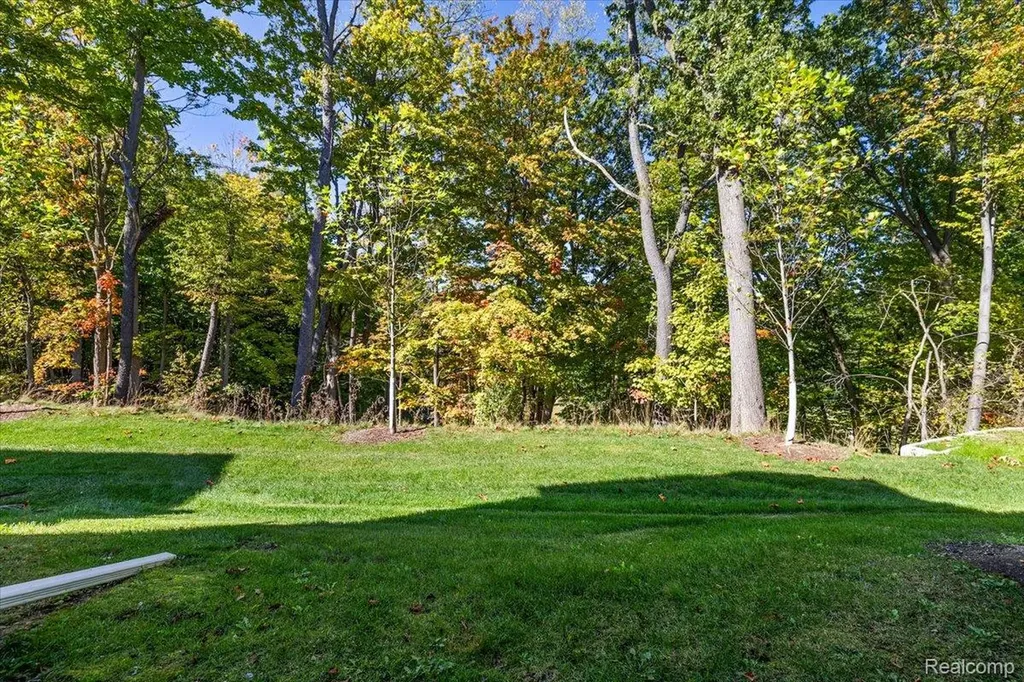 780 Peppermint Drive Rochester Hills City MI 48307