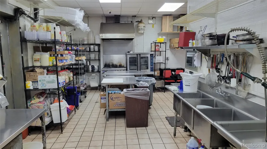 20804 Plymouth Road Detroit City MI 48228