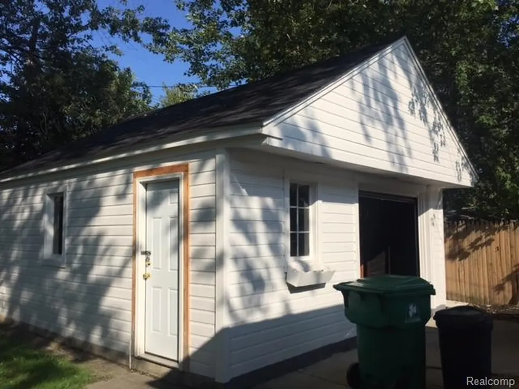 21801 Shakespeare Avenue Eastpointe City MI 48021