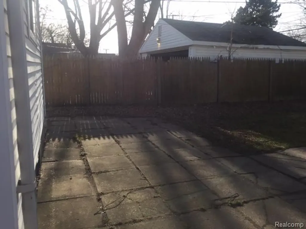 21801 Shakespeare Avenue Eastpointe City MI 48021