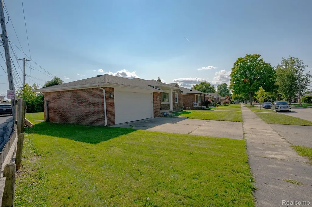 21258 Bon Brae Street St. Clair Shores City MI 48081