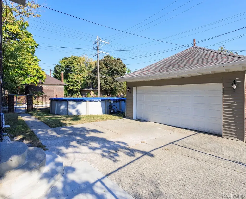 360 E Boston Boulevard Detroit City MI 48202