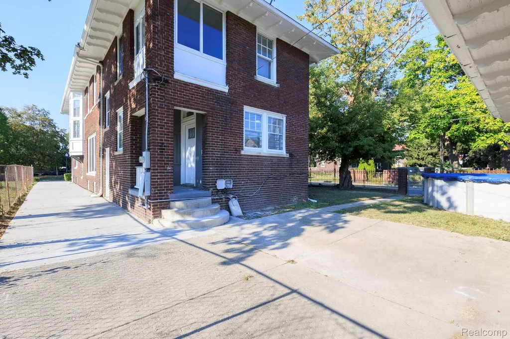 360 E Boston Boulevard Detroit City MI 48202