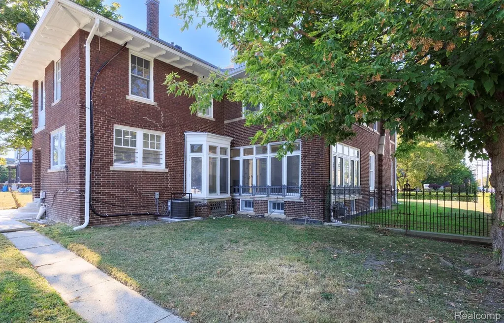 360 E Boston Boulevard Detroit City MI 48202