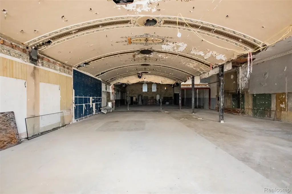 6532 Woodward Avenue Detroit City MI 48202