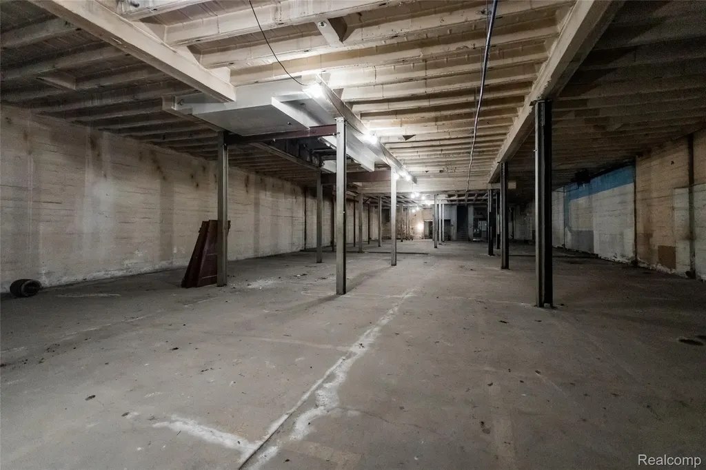 6532 Woodward Avenue Detroit City MI 48202