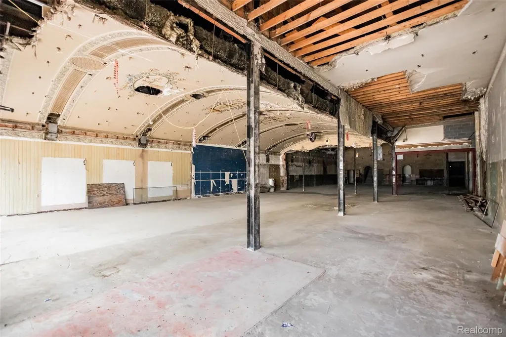 6532 Woodward Avenue Detroit City MI 48202