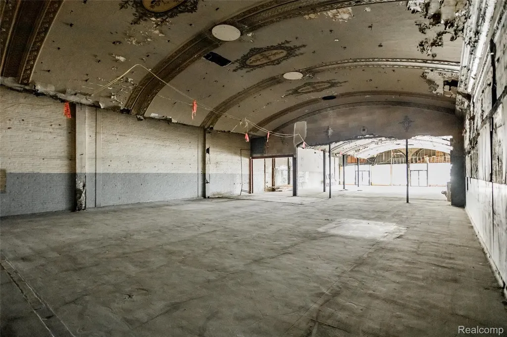 6532 Woodward Avenue Detroit City MI 48202