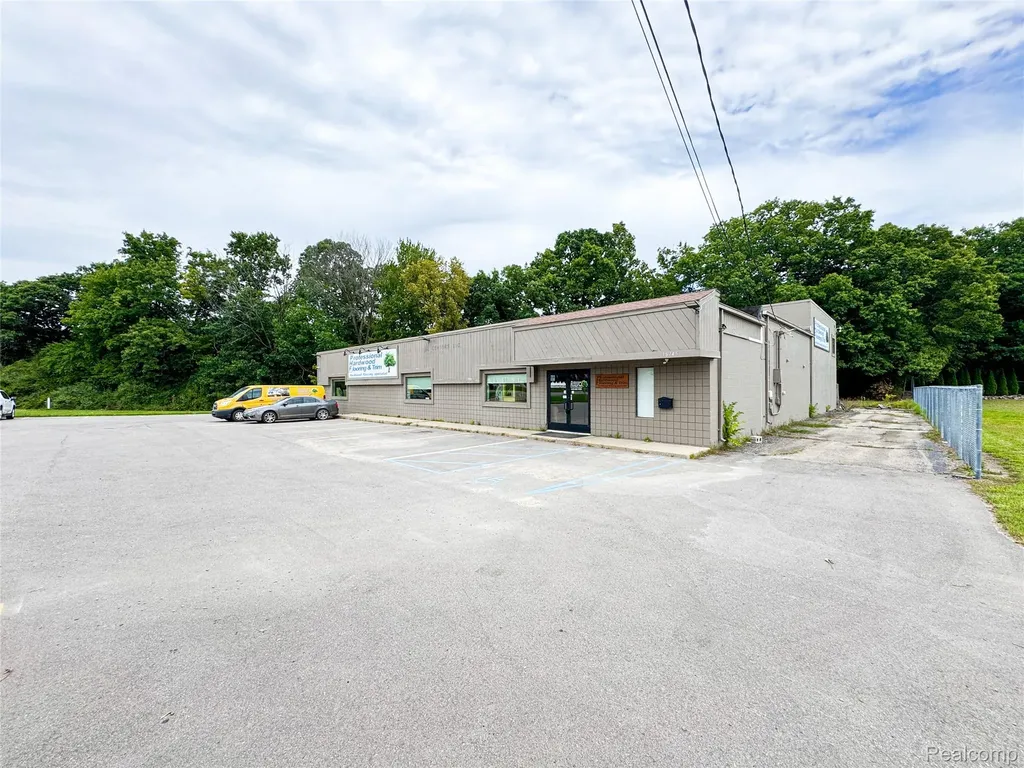 16745 Dixie Highway Groveland Township MI 48350