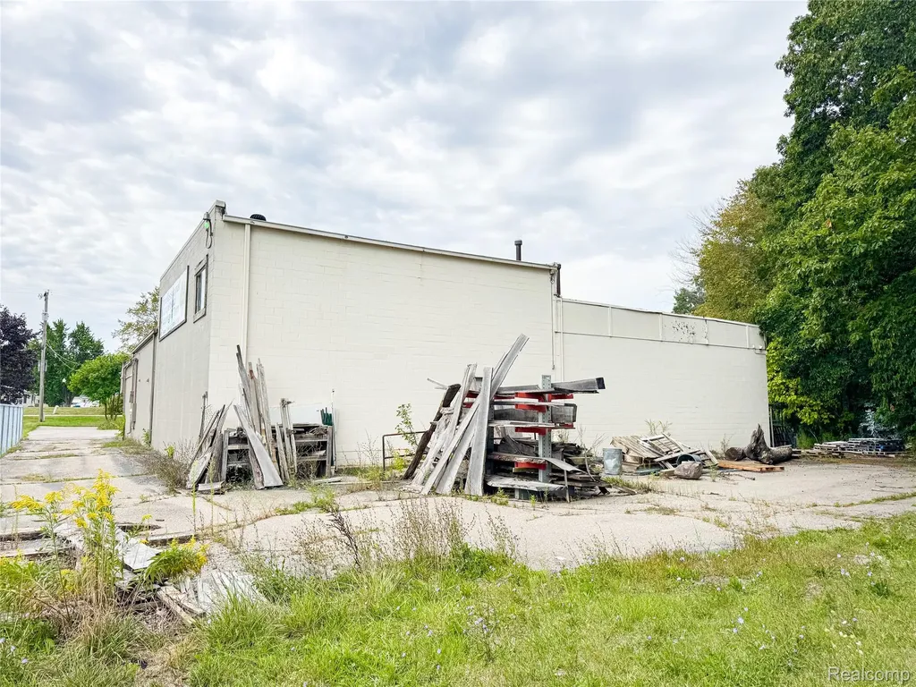 16745 Dixie Highway Groveland Township MI 48350