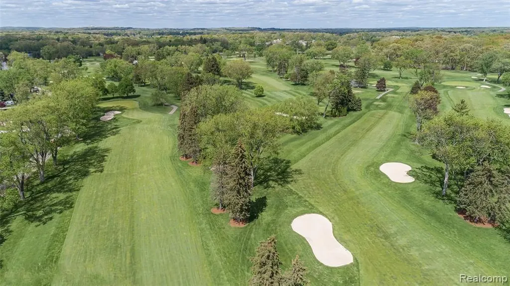8605 Edgewood Park Drive Commerce Charter Township MI 48382