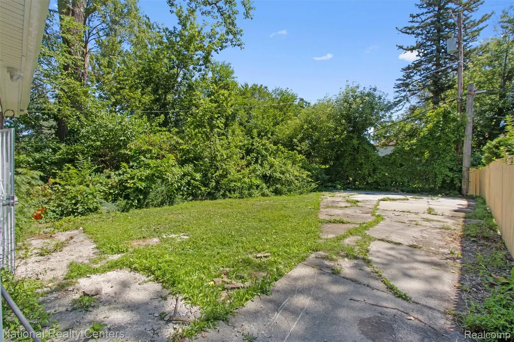 15460 Auburn Street Detroit City MI 48223