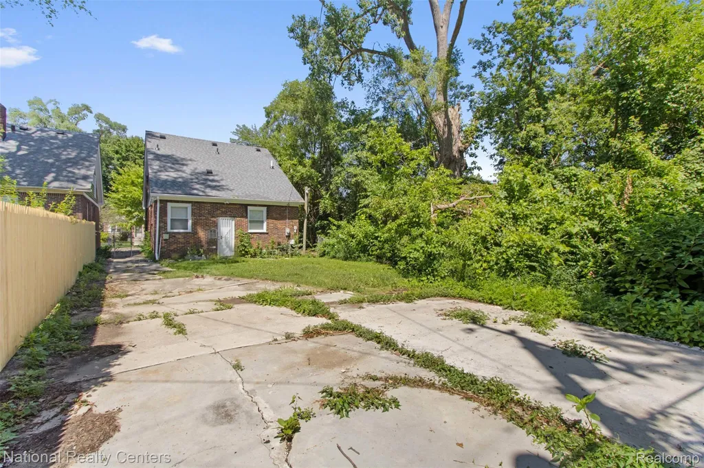 15460 Auburn Street Detroit City MI 48223