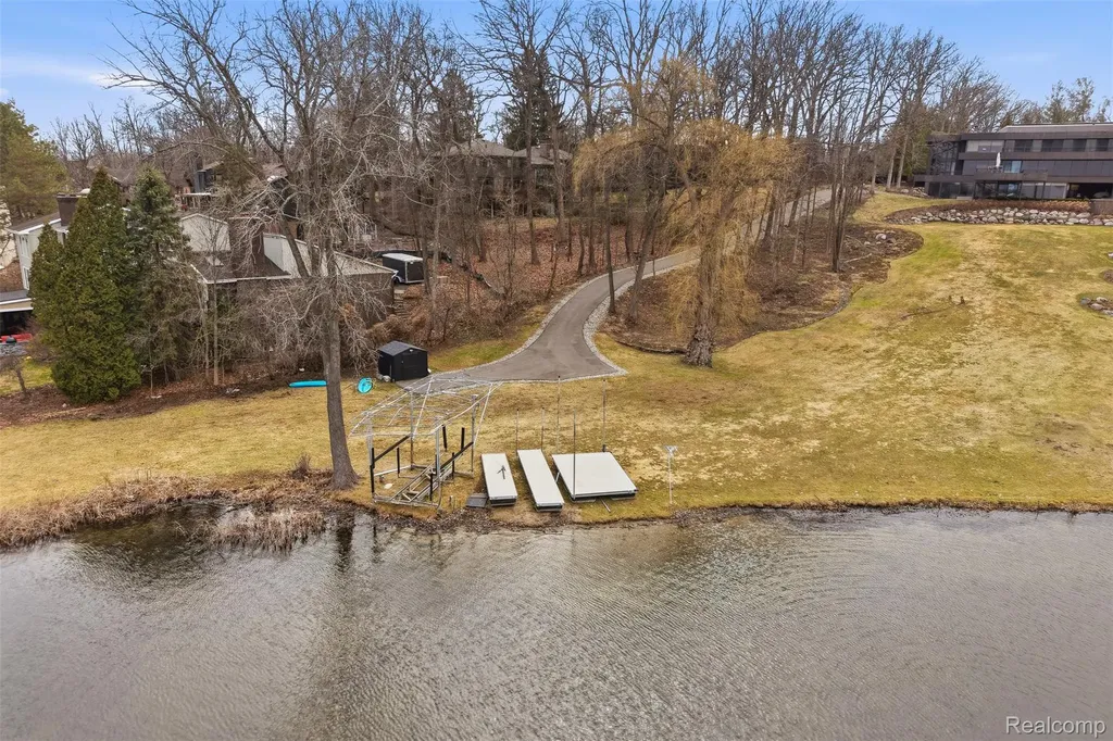 2954 Long Ridge Court West Bloomfield Charter Township MI 48323